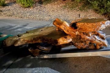 Photograph of the table unloaded
